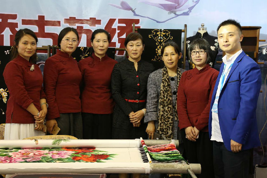 苏绣大师姚慧芬、姚慧琴亲临娇古苏绣展位