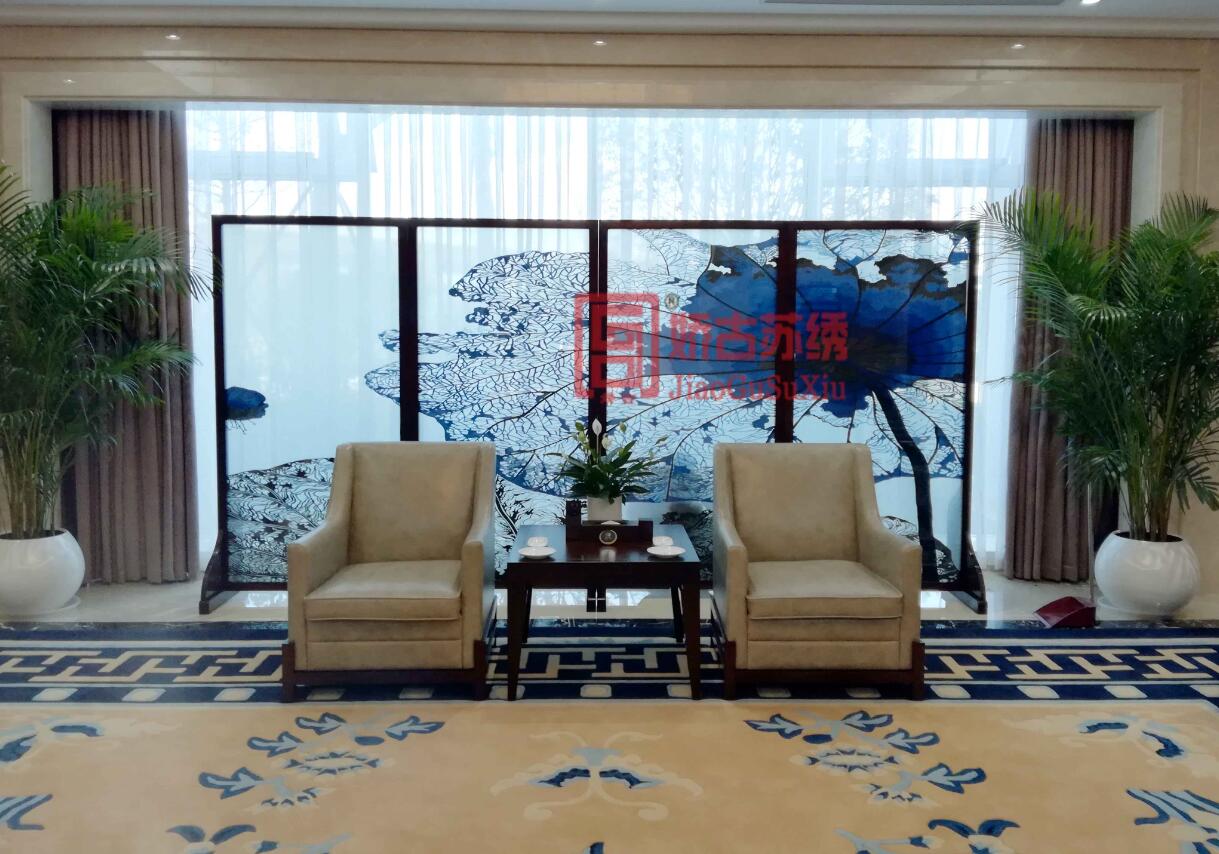 某企业定制苏绣隔断--大型刺绣折叠屏风定制案例